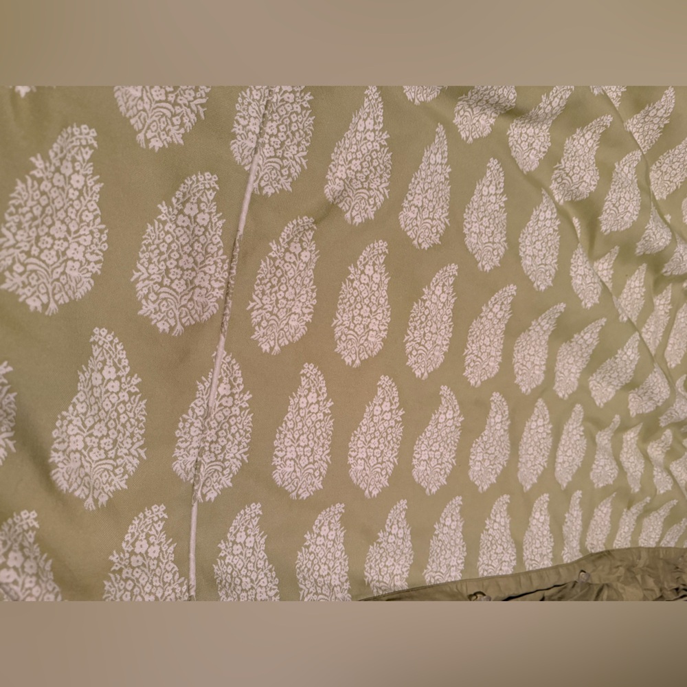 Vintage look Olive Green Paisley duvet cover silky and gorgeous. Size Q.